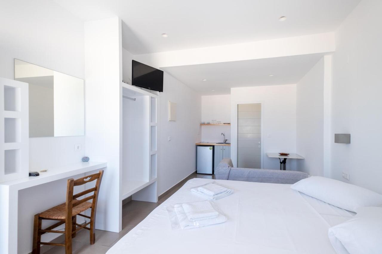 Lorenzo Studios And Suites Paros Naousa Exteriör bild